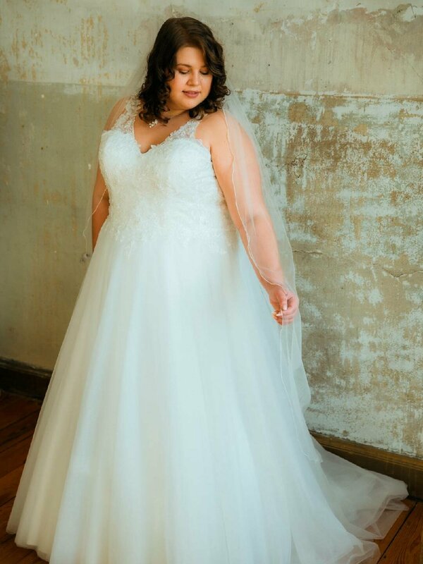 Brautkleid_plussize_curvybrautkleid_XXL_Brautmode_figurfreundlich_curvy